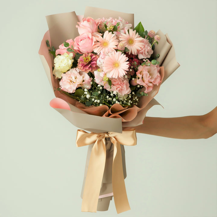 造花のピンク花束 フリーメッセージ対応】花束ピンク(M) – アニクリオンラインストア